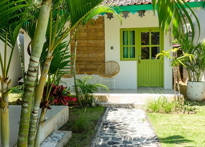 La Roja Bungalows Batununggul