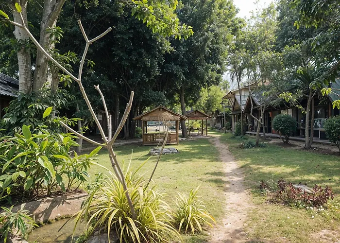 A Little Bungalows By Beach Mae Nam