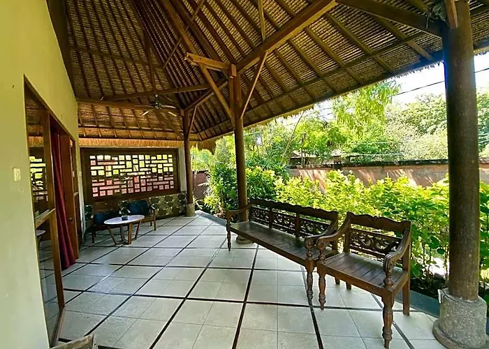 Sunia Loka Bungalows & Dive Center Banyuwedang